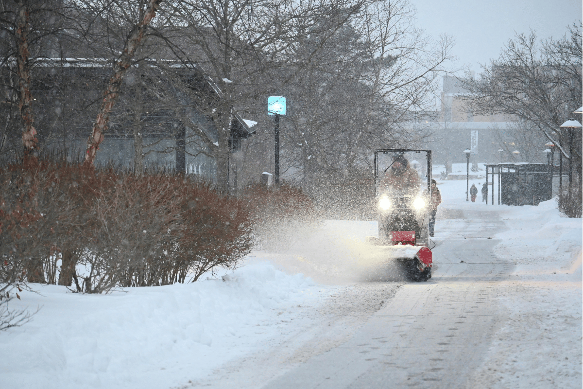 residential snow removal driveway